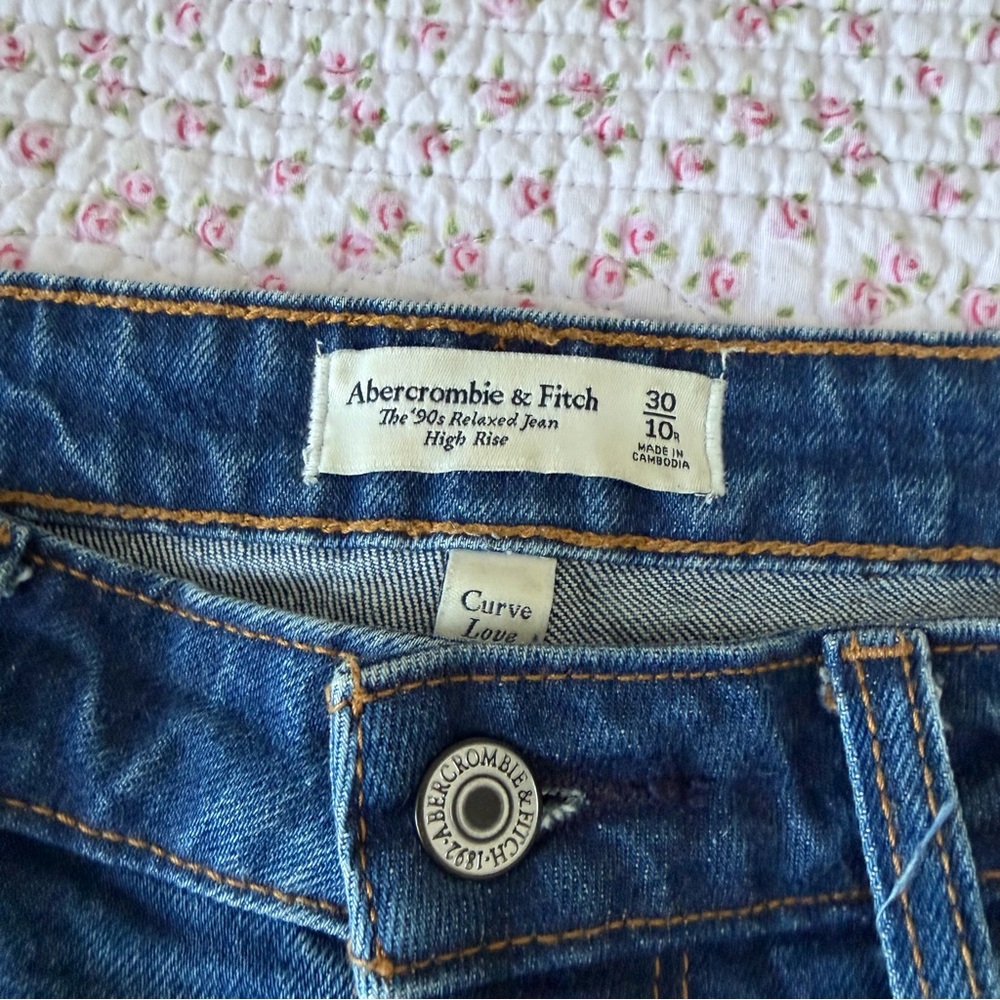 Abercrombie & Fitch Curve Love The ‘90s Relaxed High Rise Jeans Dark Wash Blue - Picture 5 of 6